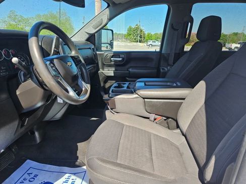 Used 2022 Chevrolet Silverado 2500 Custom w/ Custom Value Package AWD/4WD image 9