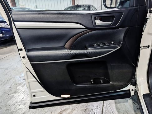 Used 2015 Toyota Highlander XLE image 14
