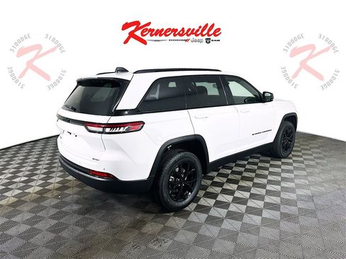 New 2025 Jeep Grand Cherokee Altitude image 7