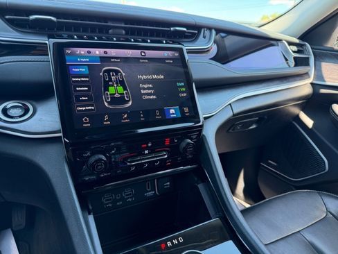 Used 2022 Jeep Grand Cherokee Limited image 40