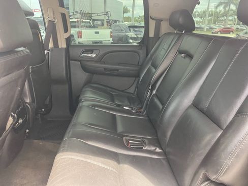 Used 2007 Chevrolet Suburban LT w/ LT Preferred Equipment Group RWD image 20