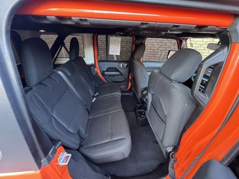 Used 2019 Jeep Wrangler Unlimited Sahara image 15