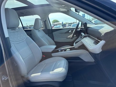 Used 2025 Ford Explorer Platinum w/ Ultimate Package image 12