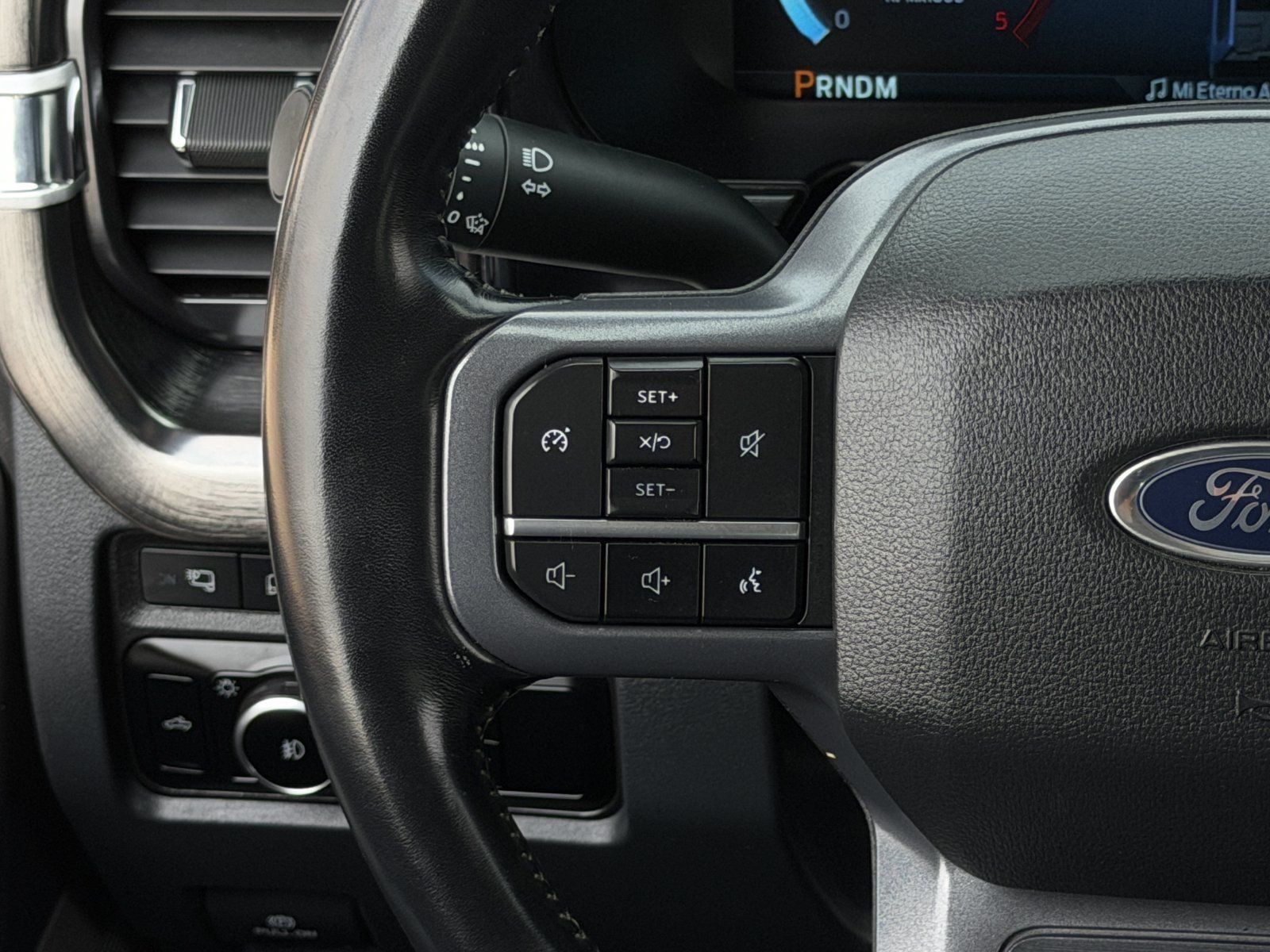 Used 2023 Ford F250 Lariat w/ Black Appearance Package AWD/4WD image 17