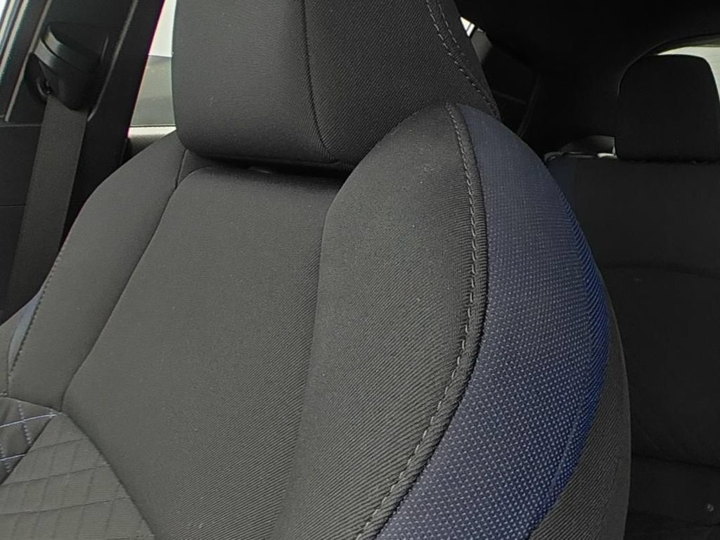Used 2021 Toyota C-HR XLE FWD image 9