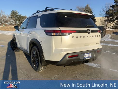 New 2026 Nissan Pathfinder SL w/ SL Premium Package image 3