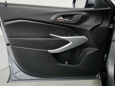 Certified 2025 Chevrolet Trax LS w/ LS Convenience Package FWD image 16