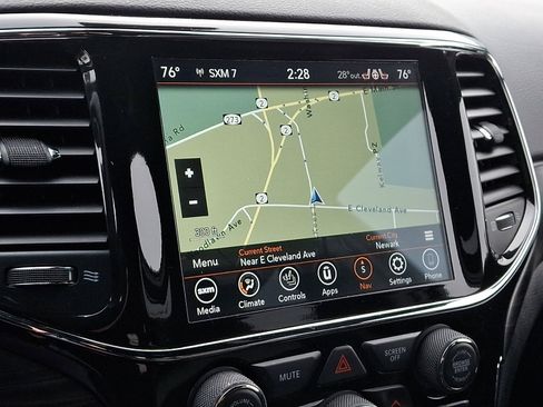 Used 2021 Jeep Grand Cherokee Laredo X image 16