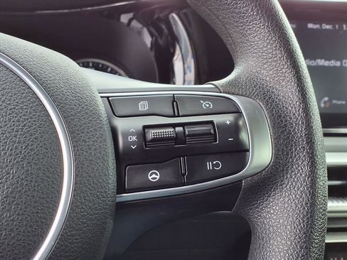 Used 2022 Kia K5 LXS image 24