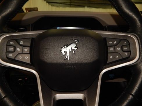 Used 2023 Ford Bronco Wildtrak image 29