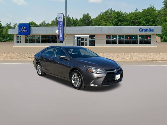 Used 2017 Toyota Camry SE w/ Moonroof Package FWD image 3