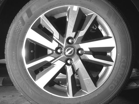 Used 2025 Nissan Versa SV FWD image 15