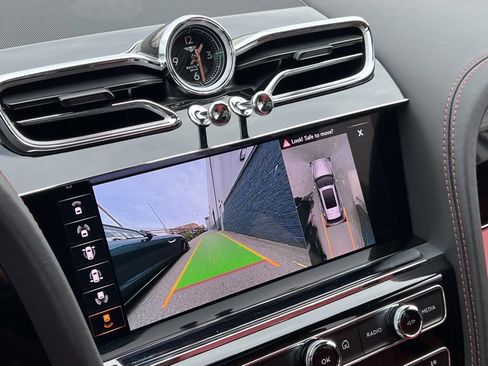 Certified 2022 Bentley Bentayga image 33