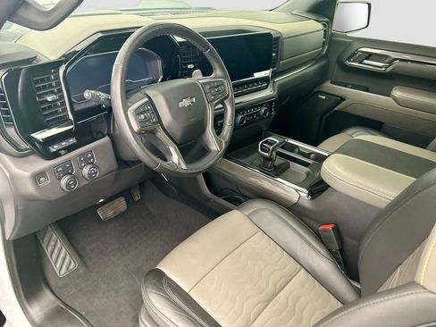 Used 2023 Chevrolet Silverado 1500 ZR2 w/ Technology Package AWD/4WD image 9