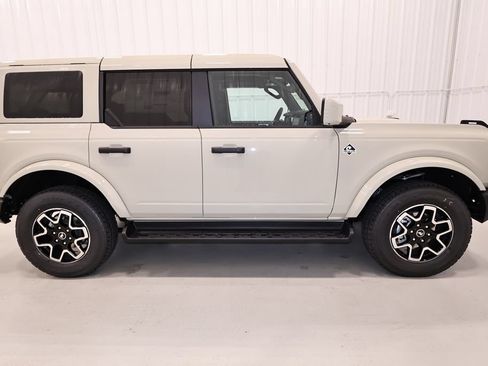 New 2026 Ford Bronco Outer Banks AWD/4WD image 2
