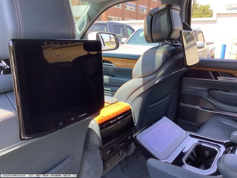 Used 2022 Jeep Grand Wagoneer Series III w/ Rear Seat Video Group 1 AWD/4WD image 14