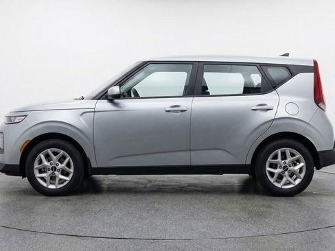 Used 2025 Kia Soul LX w/ LX Technology Package image 5