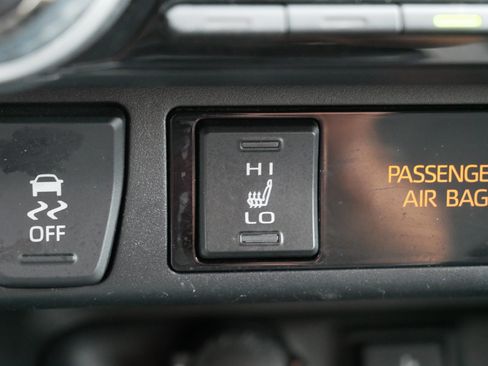 Used 2022 Toyota RAV4 XLE w/ Convenience Package AWD/4WD image 28