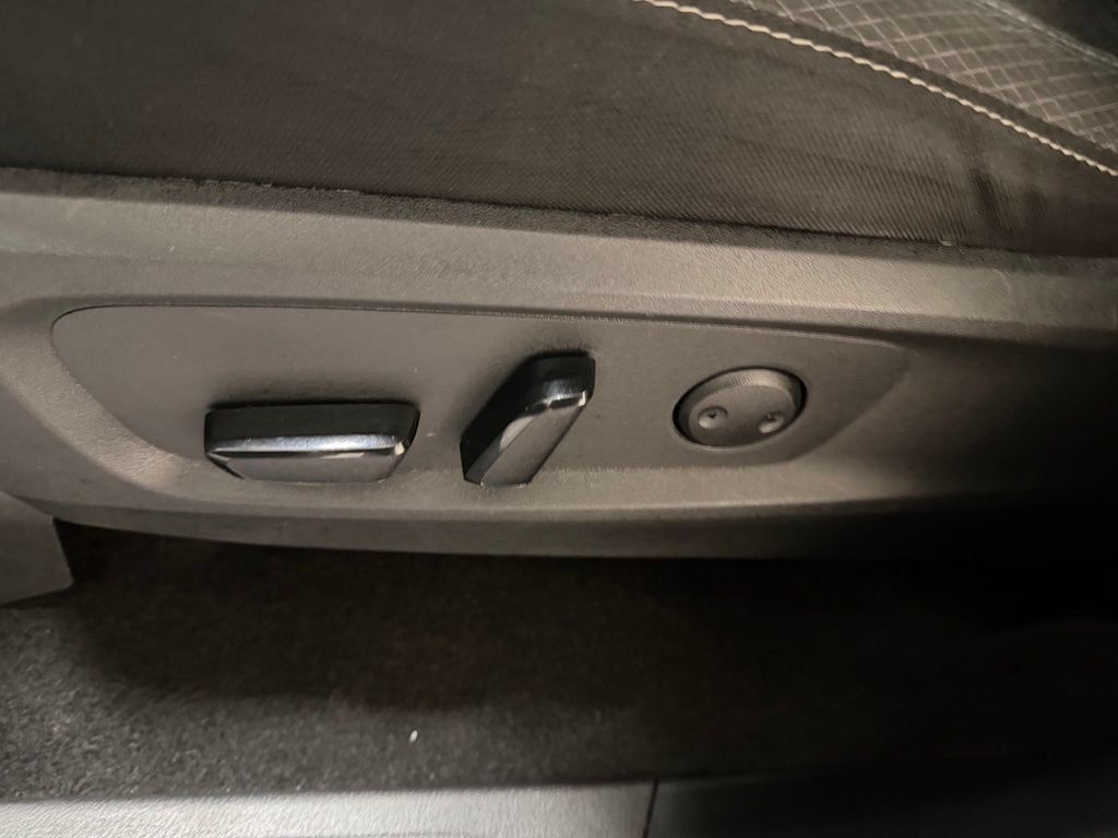 Used 2024 Nissan Pathfinder SV FWD image 27