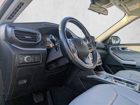 Used 2021 Ford Explorer XLT w/ Equipment Group 202A image 9