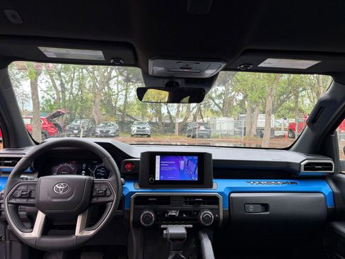 Used 2025 Toyota Tacoma TRD Off-Road image 30