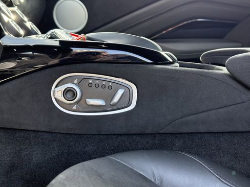 Used 2020 Aston Martin V8 Vantage Coupe image 17