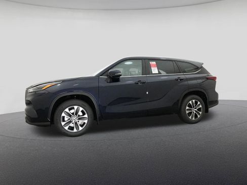 New 2026 Toyota Highlander XLE AWD/4WD image 18