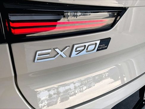 Used 2025 Volvo EX90 Plus AWD/4WD image 43