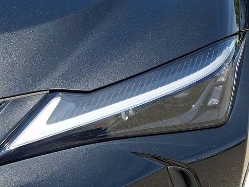 Used 2023 Lexus UX 250h AWD image 10