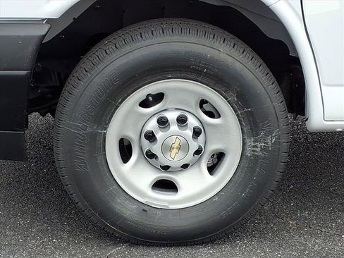 New 2025 Chevrolet Express 2500 image 8