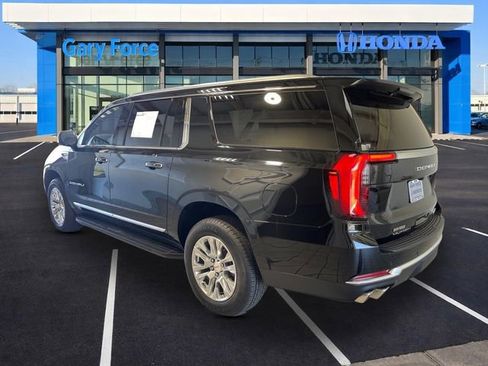 Used 2025 GMC Yukon XL Denali AWD/4WD image 3