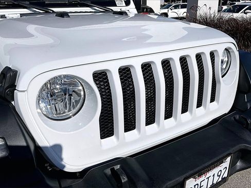 Used 2022 Jeep Wrangler Sport image 33