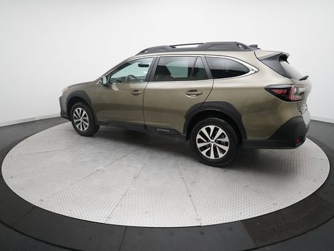 Used 2025 Subaru Outback Premium image 12