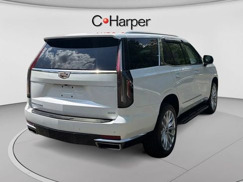 Used 2022 Cadillac Escalade Luxury AWD/4WD image 2