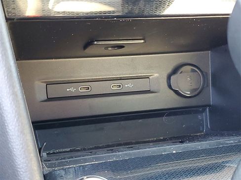 Certified 2025 Volkswagen Taos SE image 25