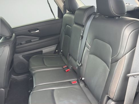 Certified 2022 Nissan Pathfinder SL w/ SL Black Package FWD image 35