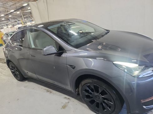 Used 2023 Tesla Model Y Long Range image 3