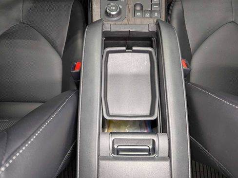 Used 2024 Toyota Highlander Platinum image 25