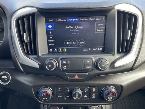 Used 2021 GMC Terrain SLT image 25