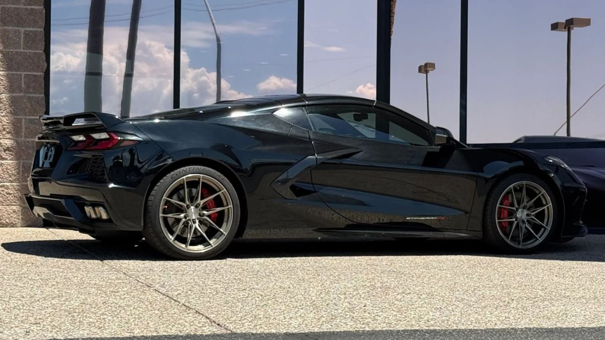 Used 2023 Chevrolet Corvette Stingray Preferred Cpe w/ Z51 Performance Package RWD image 11