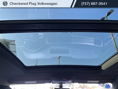 Used 2022 Volkswagen Atlas Cross Sport SE w/ Panoramic Sunroof Package image 28