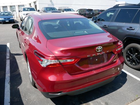 Used 2018 Toyota Camry LE FWD image 8