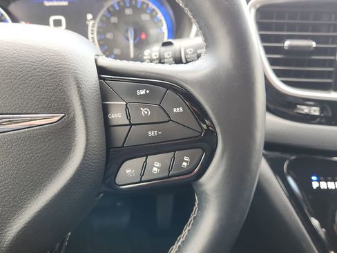 Used 2018 Chrysler Pacifica Touring-L Plus w/ Advanced Safetytec Group FWD image 32