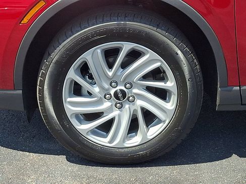 Certified 2025 Lincoln Corsair AWD image 8