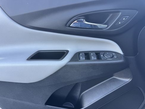 Used 2023 Chevrolet Equinox LT image 10