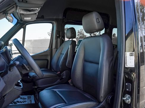 Used 2024 Mercedes-Benz Sprinter 2500 image 13