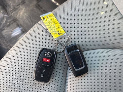 Used 2025 Toyota Grand Highlander AWD image 35