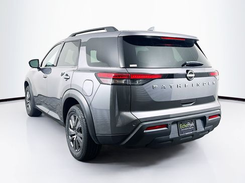 Used 2025 Nissan Pathfinder SV FWD image 5