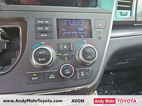 Used 2015 Toyota Sienna SE Premium FWD image 23