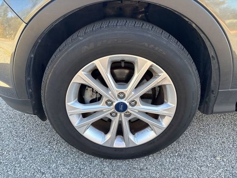 Used 2018 Ford Escape SE image 6